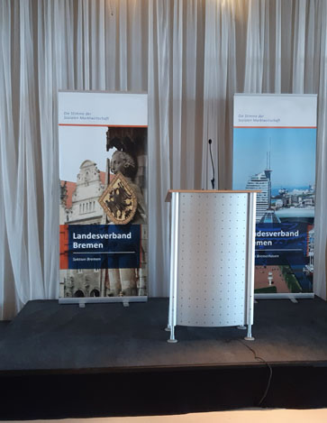 20230429 120929! Rednerpult Friedrich Merz 1 klein